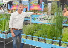 Rene Verspuij of Ronald Moerings Waterplants. The plants not only find their way to consumers for a long time, but also increasingly to e.g. municipalities, which have the importance of clean (and beautiful) water features (ponds, ditches, canals etc.) high on their agenda